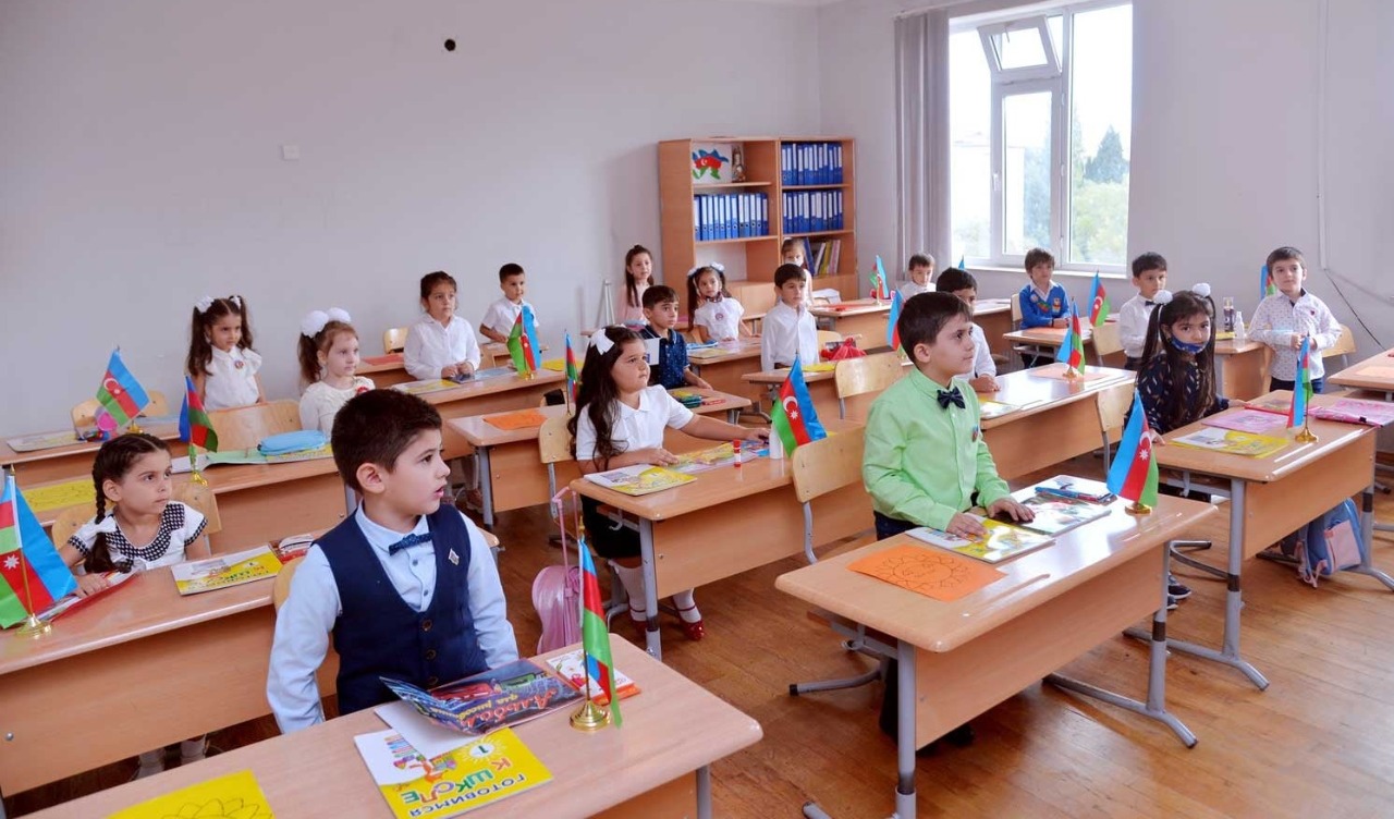 Bütün məktəblər ənənəvi tədrisə qayıdıb