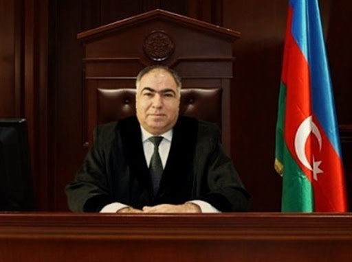 Məşhur hakim təqaüdə göndərilir