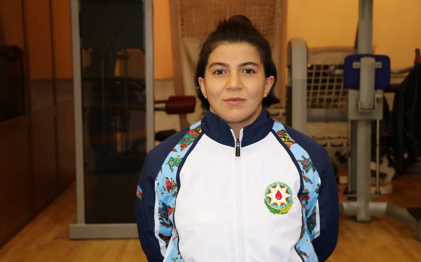 Qadın güləşçimiz finala yüksəldi