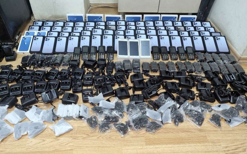 Gömrükçülər mobil telefon və aksesuarlarını müsadirə etdilər