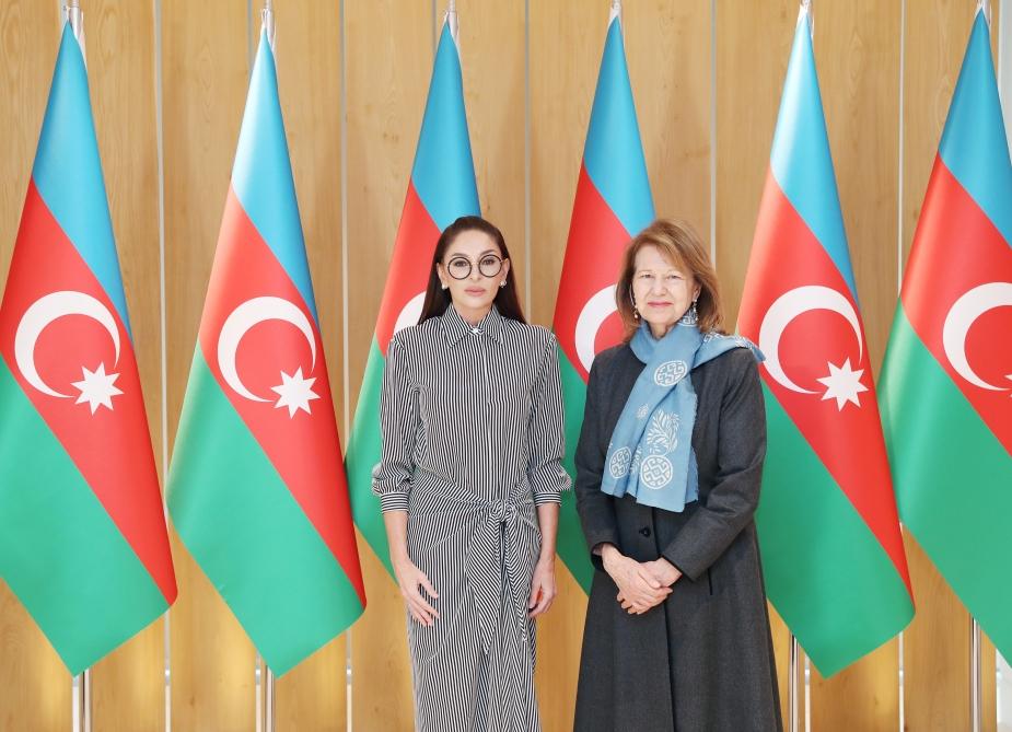 Mehriban Əliyeva Britaniyanın ticarət elçisi ilə görüşdü - FOTOLAR