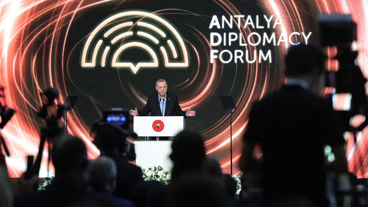 Gözlər Antalya Forumunda - Kimlər nələri müzakirə edəcək...