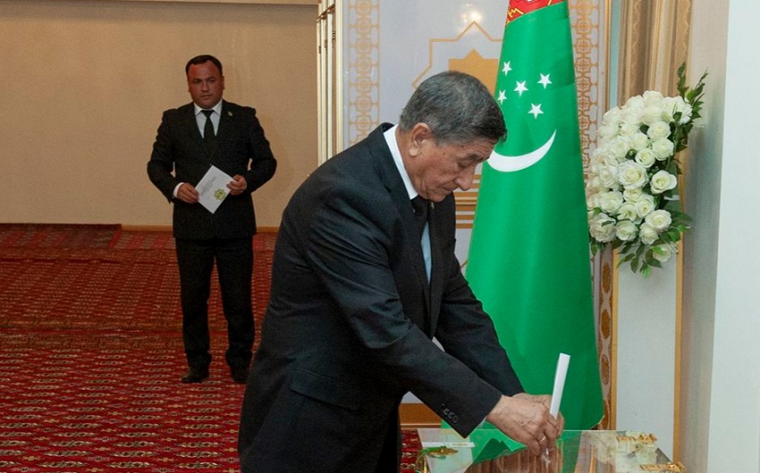 Sabah Türkmənistanda prezident seçkiləridir - Əsas namizəd bir nəfərdi 