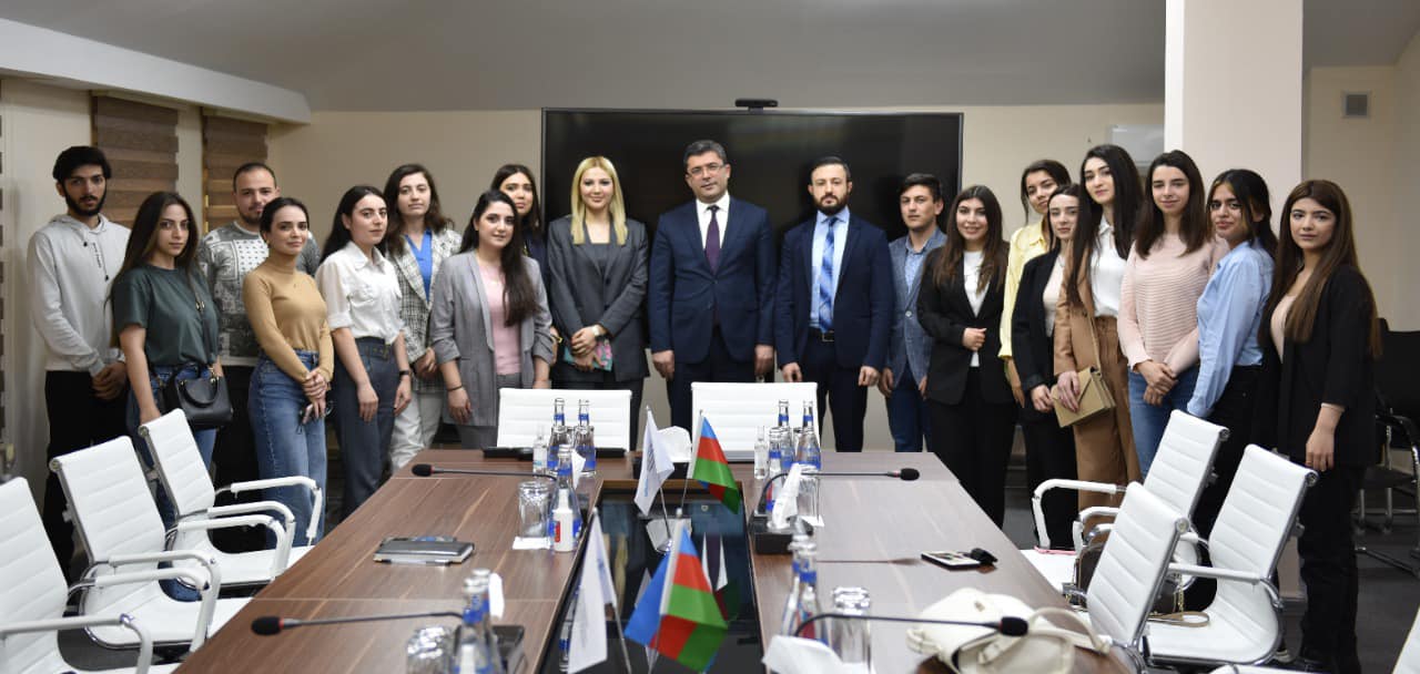 MEDİA rəhbəri tələbələrlə görüşüb - FOTO