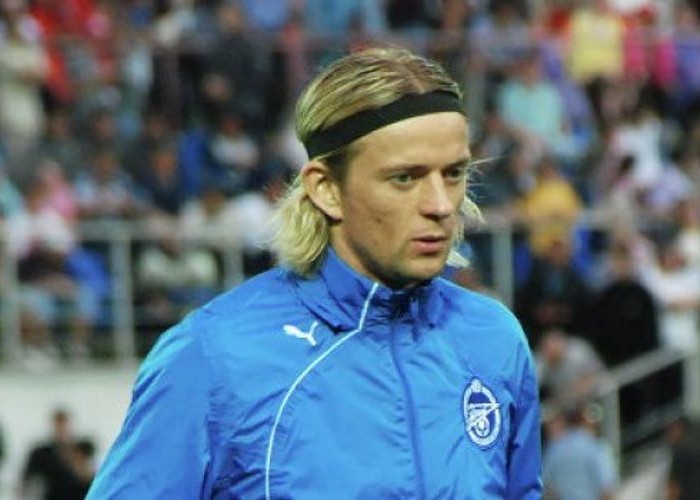 Məhşur futbolçu titullarından məhrum edildi