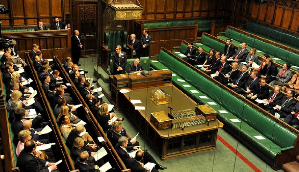 Britaniya 386 rus deputata sanksiya tətbiq etdi
