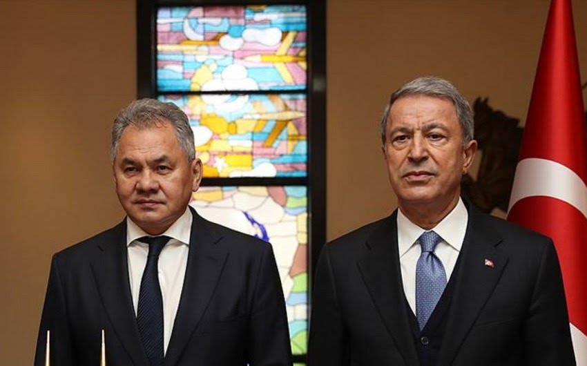 Şoyqu və Hulusi Akar Ukraynanı müzakirə etdi