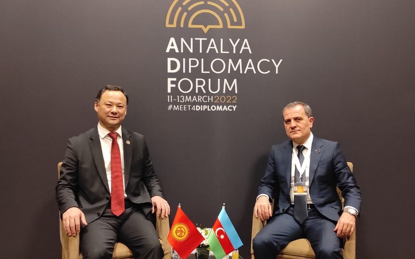 Ceyhun Bayramov qırğızıstanlı həmkarı ilə görüşüb