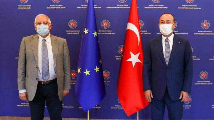 Çavuşoğlu Borrellə Ukraynanı müzakirə etdi