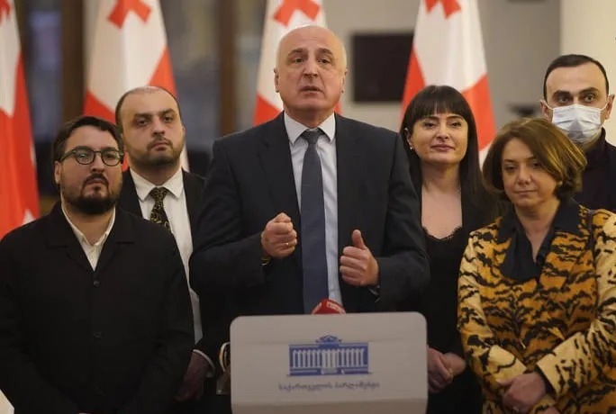 Gürcü siyasətçi Ukraynaya görə namizədliyini geri götürdü