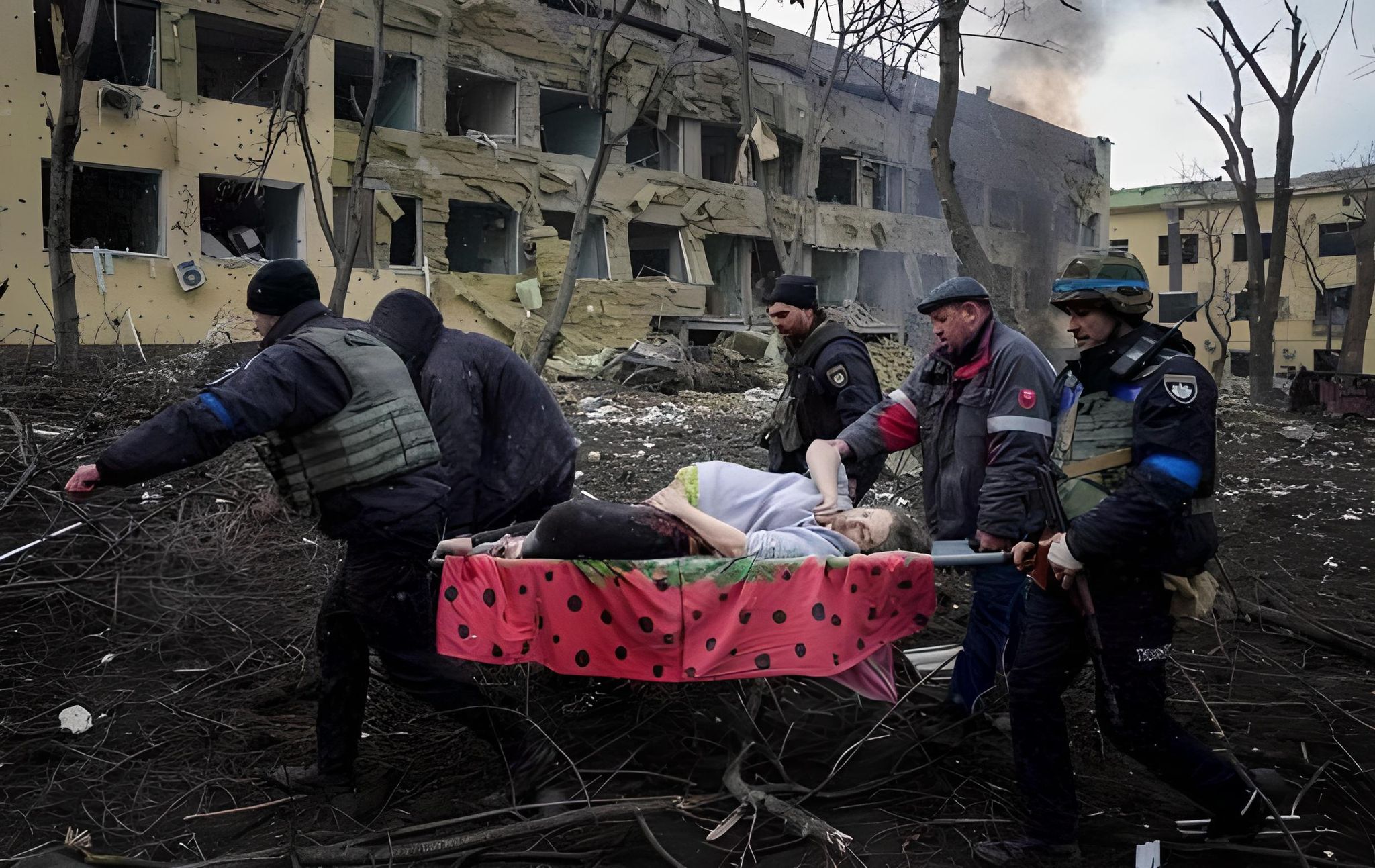 Bombardmanda yaralanmış hamilə qadın ÖLDÜ 