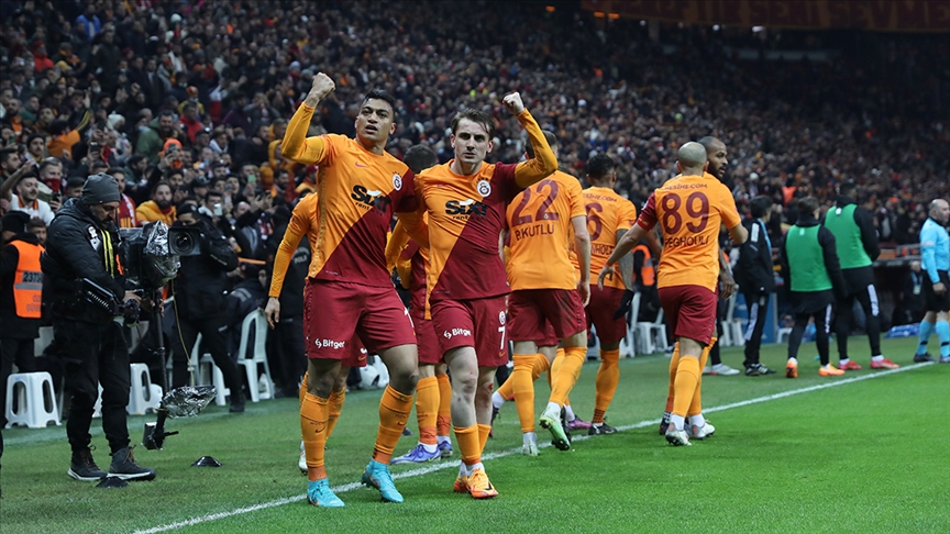 İstanbul derbisini “Qalatasaray” qazandı