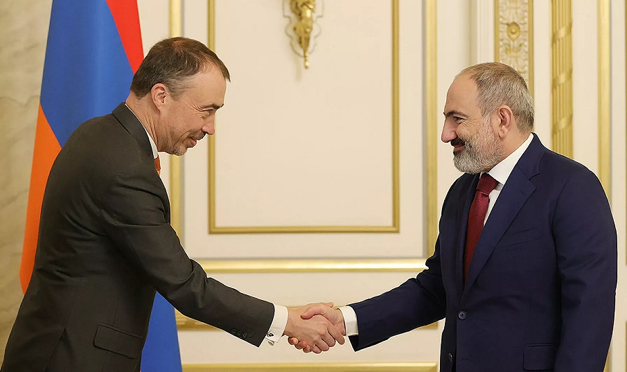 Paşinyan Avropa İttifaqının nümayəndəsilə Qarabağdan danışdı