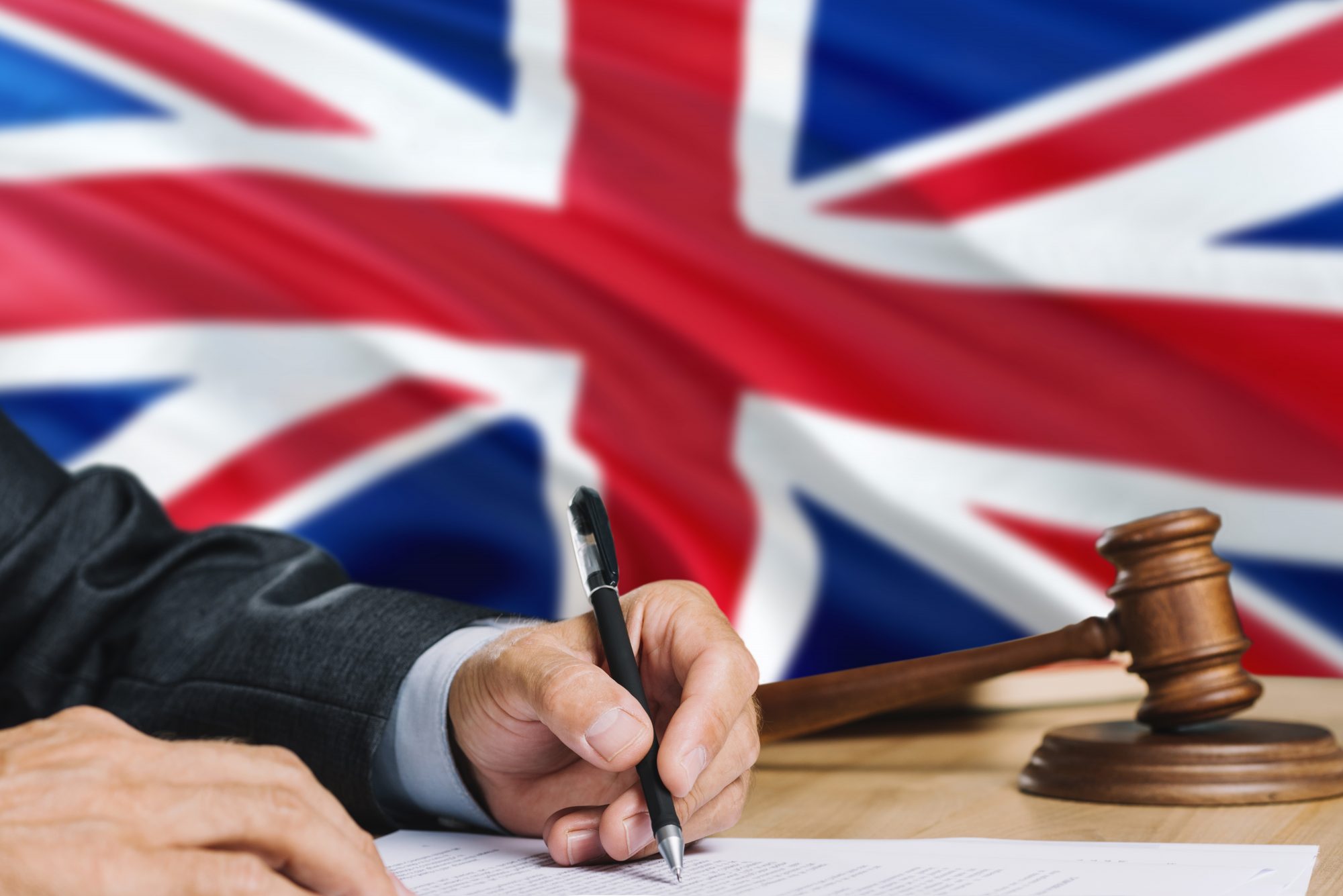 Britaniya rusiyalı milyarderləri hədəf alıb