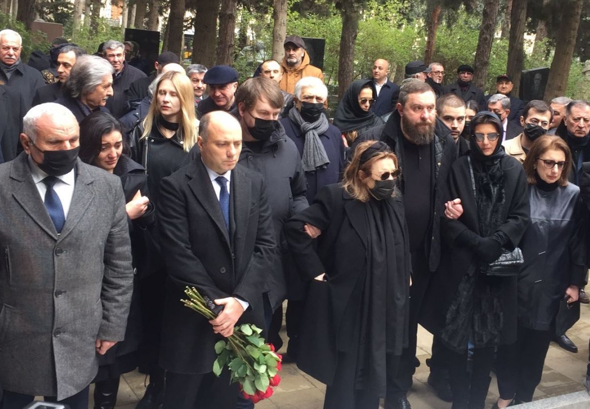 Rüstəm İbrahimbəyov dəfn edildi - YENİLƏNİB