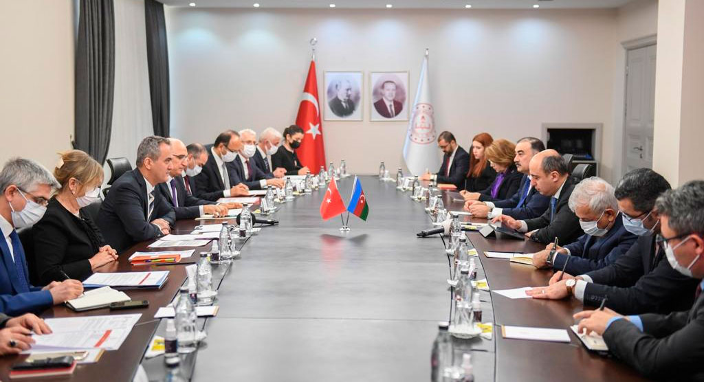 Emin Əmrullayev Türkiyəyə getdi