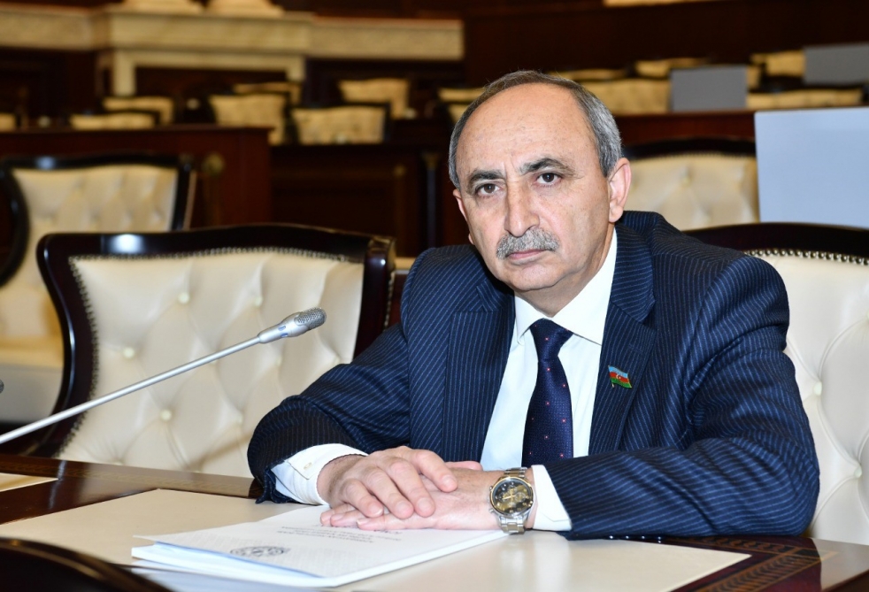 Deputata ağır itki üz verdi 