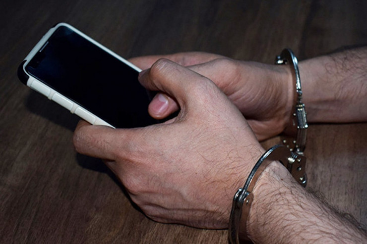 Borca görə telefonunu satdırdılar