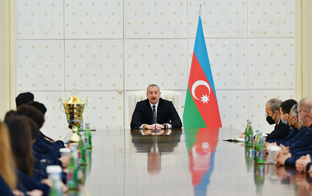 İlham Əliyev güləşçiləri qəbul etdi - FOTOLAR