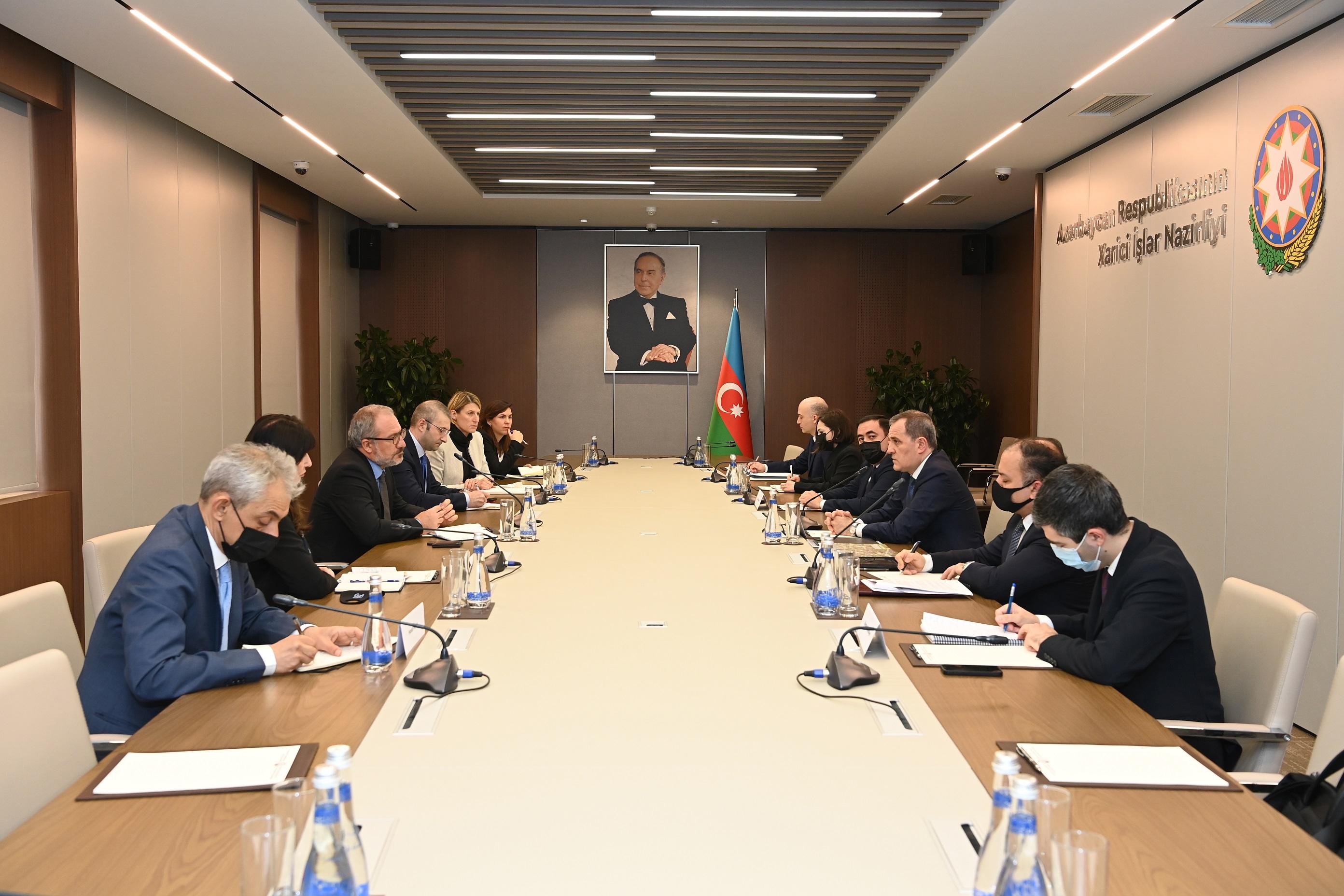 Ceyhun Bayramov BMT rəsmisilə görüşüb