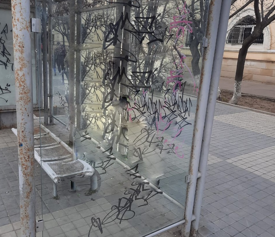 Dayanacağa şəkil çəkən uşaqlar polisə çağırıldı