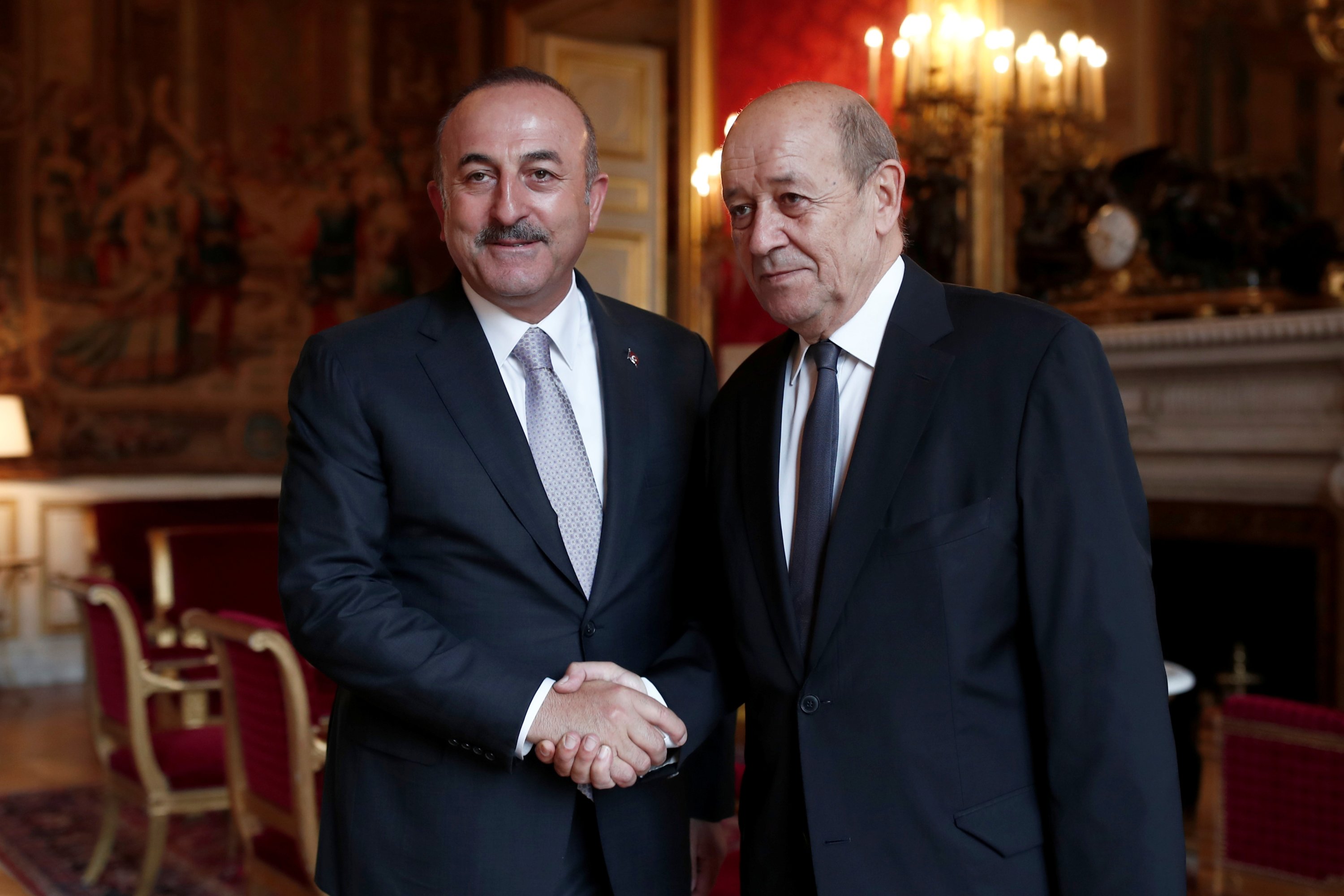 Çavuşoğlu fransalı nazirlə Ukraynadan danışdı