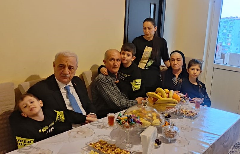 Səttar Möhbalıyev şəhid ailələrini ziyarət edib