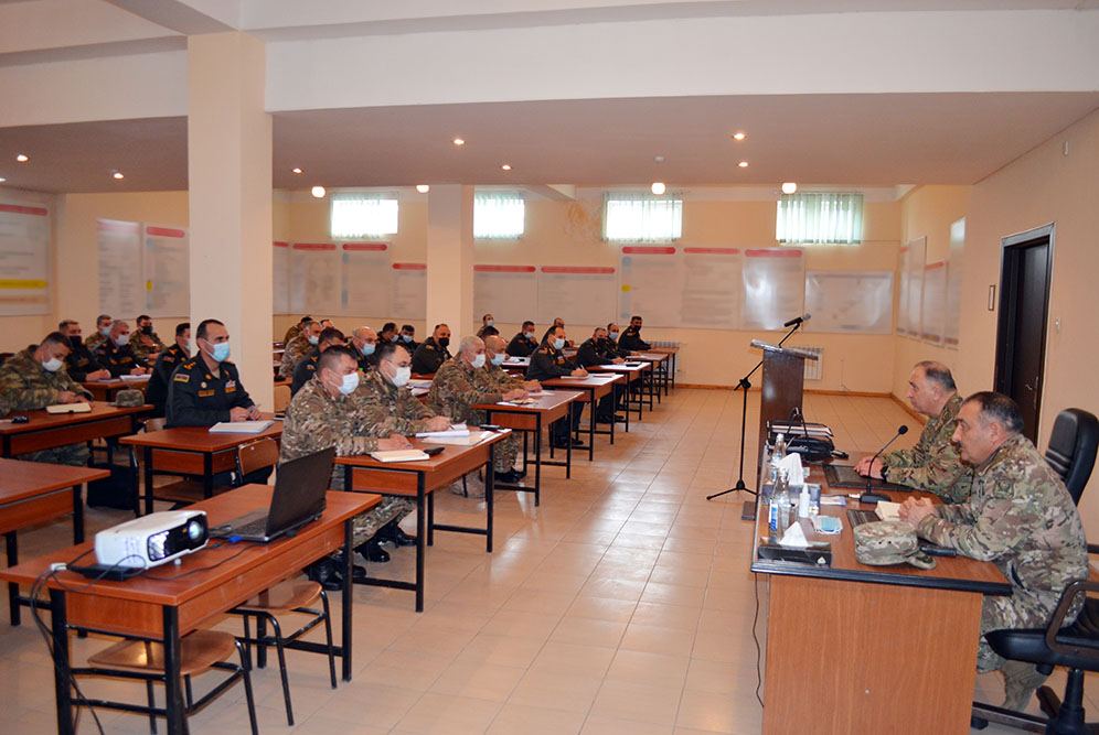 Baş Qərargah rəisi Prezidentin tapşırıqlarını hərbçilərə çatdırdı