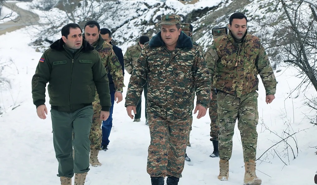 Ermənistanın müdafiə naziri Azərbaycanla sərhədə GƏLDİ 