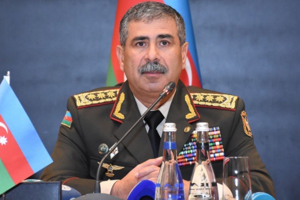 Zakir Həsənov hərbçiləri TƏBRİK ETDİ