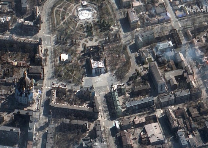 400 nəfərin sığındığı məktəb bombalandı