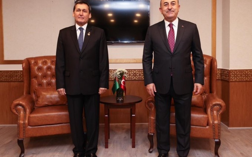Çavuşoğlu türkmənistanlı həmkarı ilə görüşdü