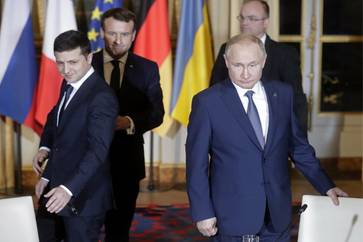 Makron Putin və Zelenski ilə neçə dəfə danışıb?
