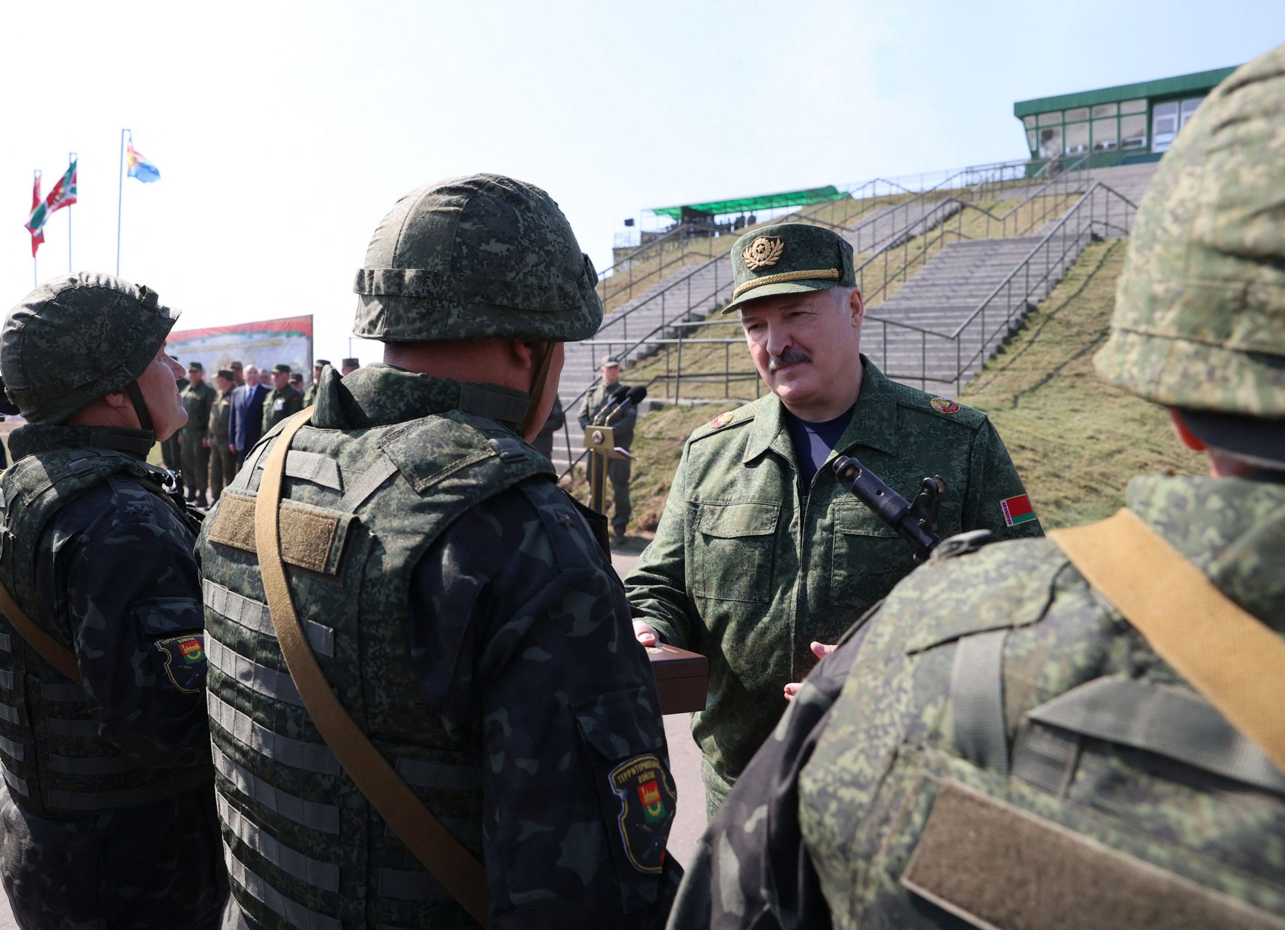 Belarus Ukrayna sərhədinə qoşun toplayır - FOTO