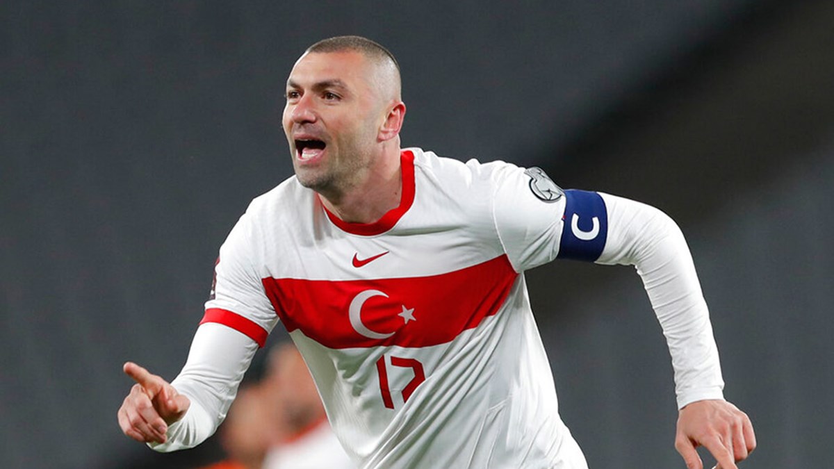 Burak Yılmaz Türkiyə millisindən ayrıldı