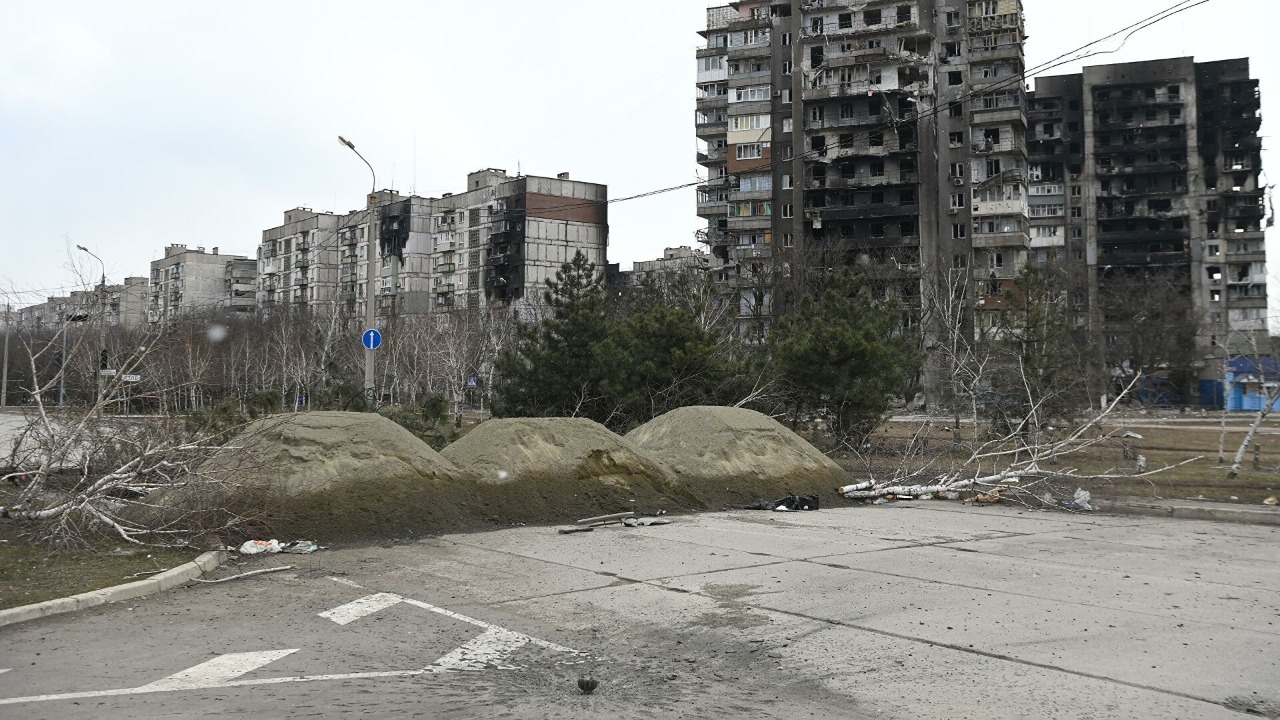Mariupolda bombalanan teatrda 300 nəfər ölüb