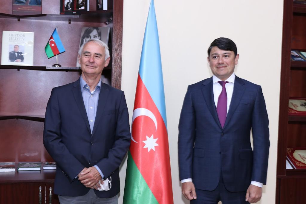 Dövlət Komitəsinin sədri almaniyalı professorla görüşdü