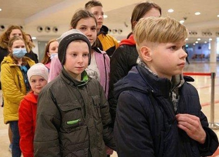 Ukraynalı uşaqlar Türkiyəyə gətirildi