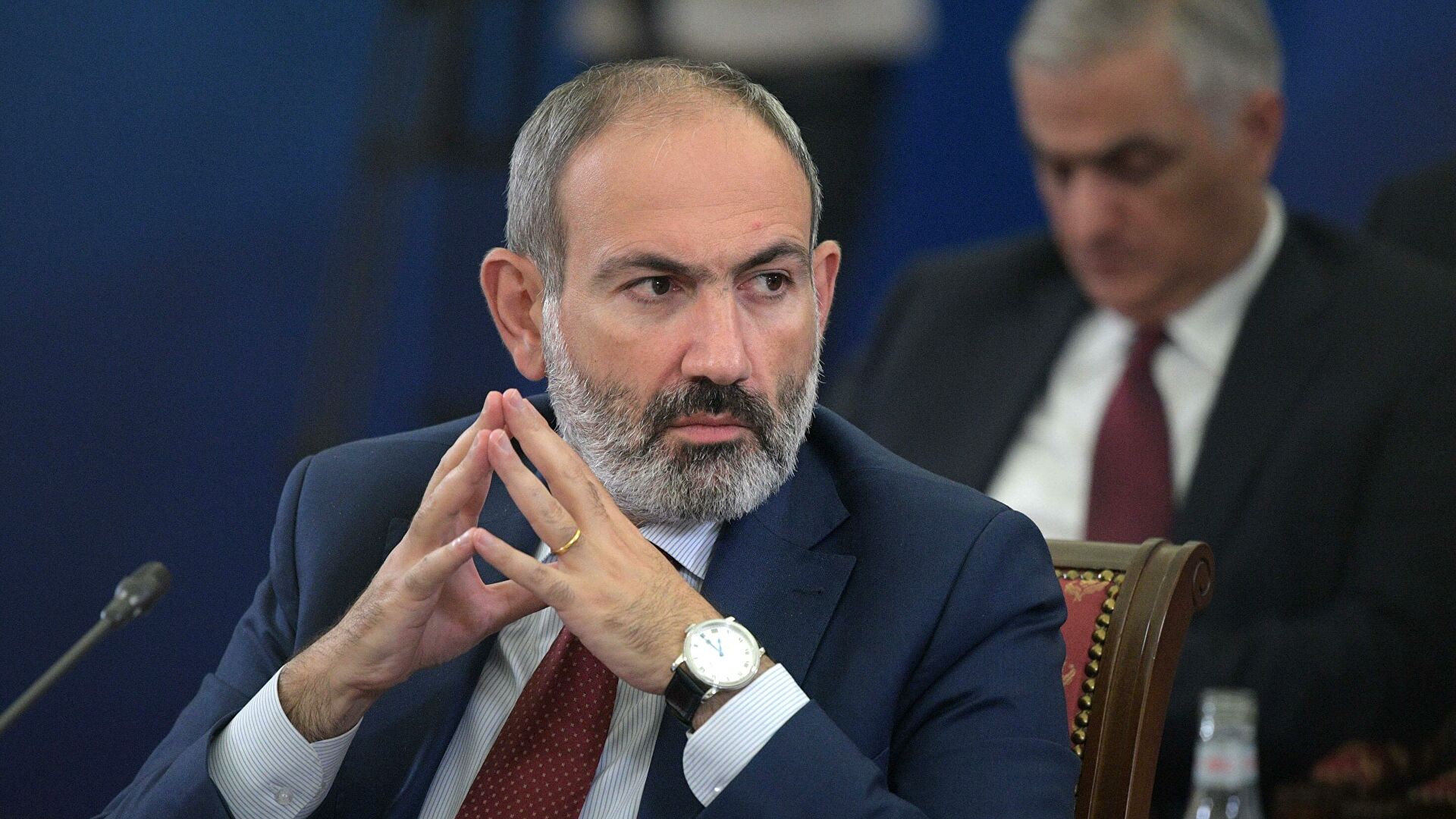 Paşinyan bu naziri məcburi məzuniyyətə göndərdi