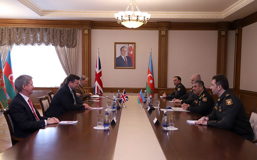 Zakir Həsənov britaniyalı həmkarına sərhəddə baş verənlərdən DANIŞDI
