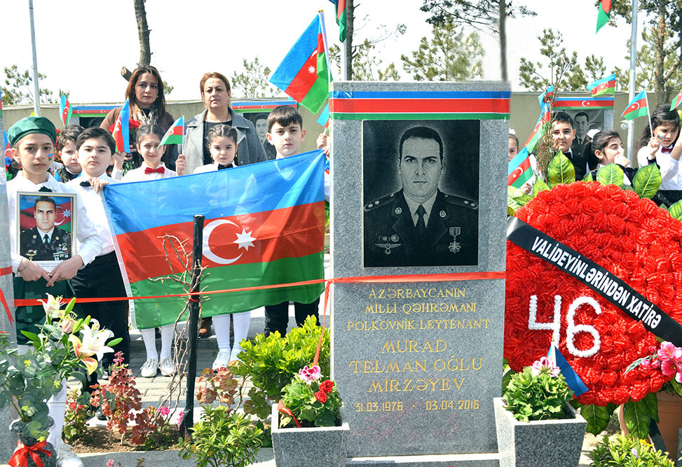 Milli Qəhramanın doğum günündə məzarı ziyarət olundu