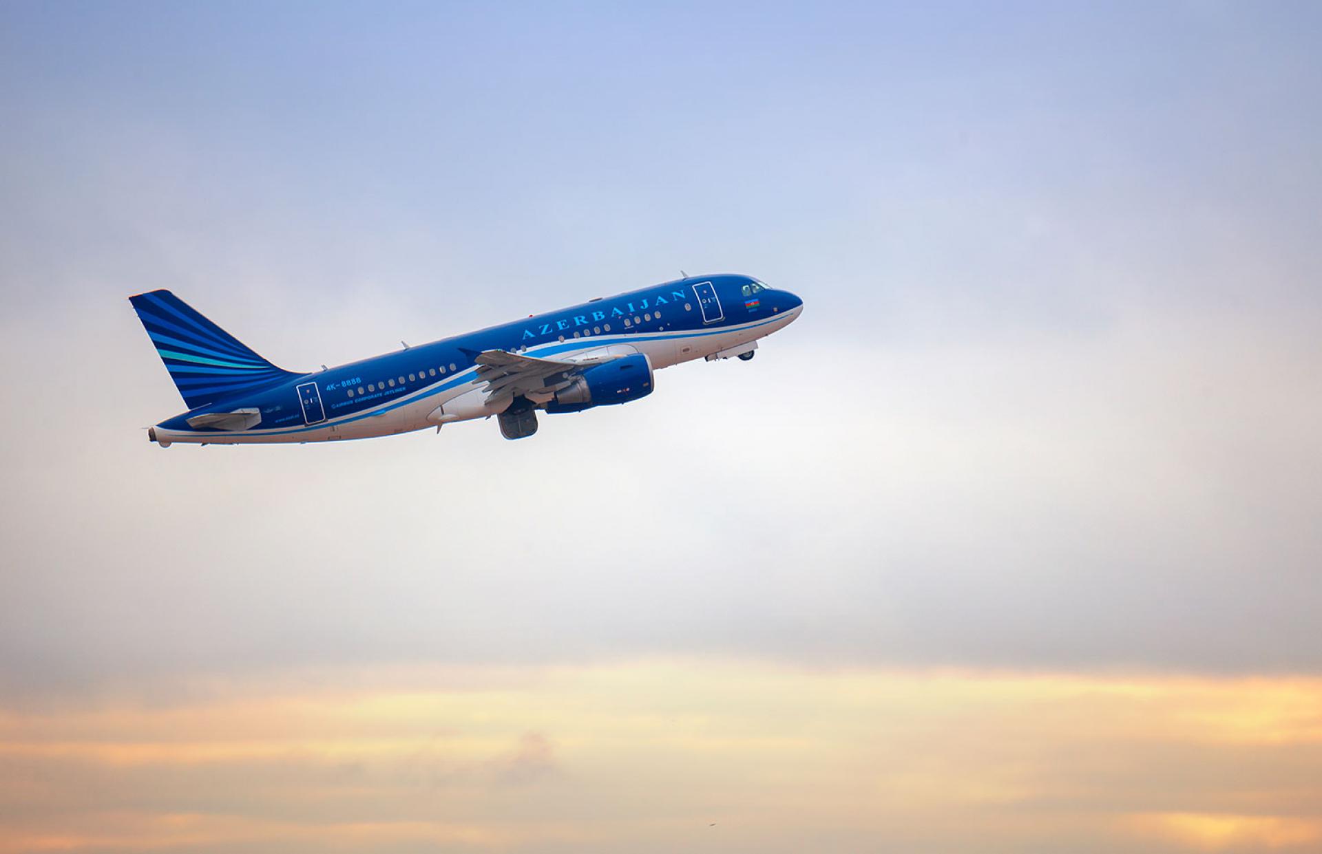 AZAL Moskvaya uçuşların bərpasını TƏKZİB ETDİ