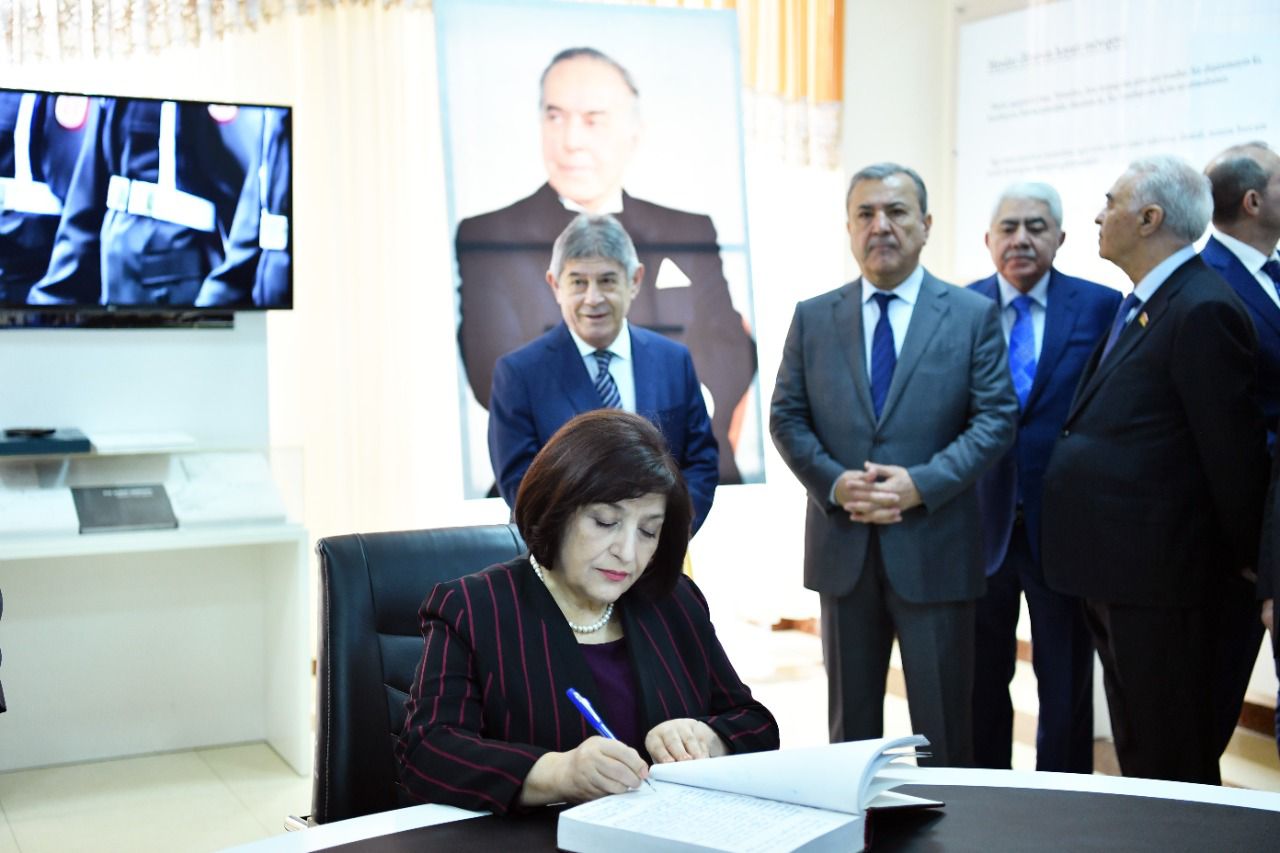 Spiker Özbəkistanda Heydər Əliyev adına Mədəniyyət Mərkəzində 