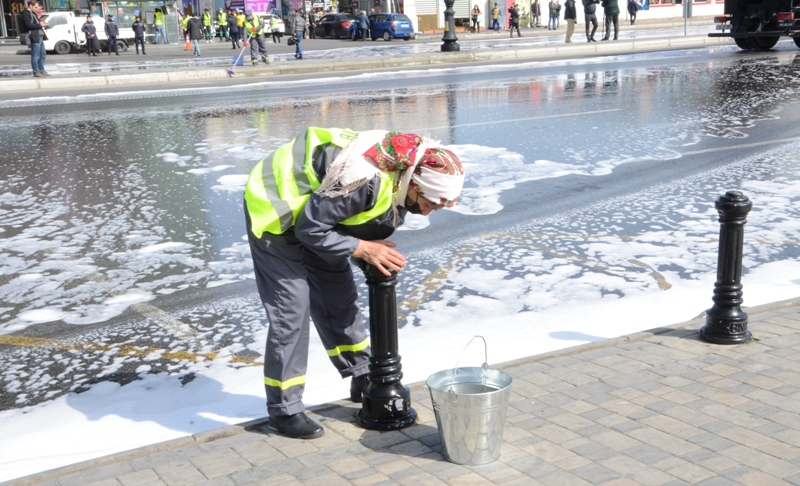 Bakının 545 küçəsi yuyulub