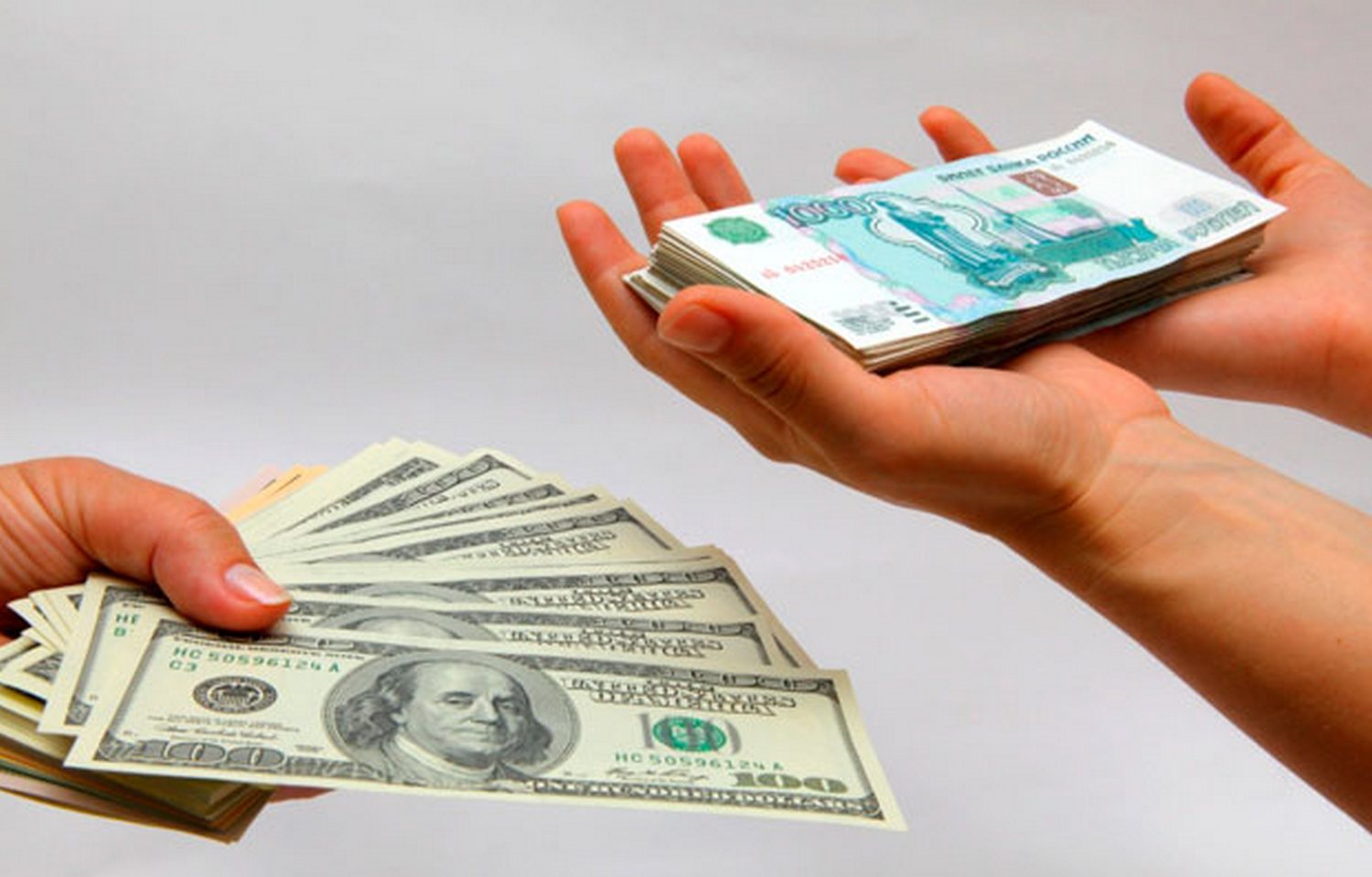 Rusiyada dollar 100 rubl olacaq
