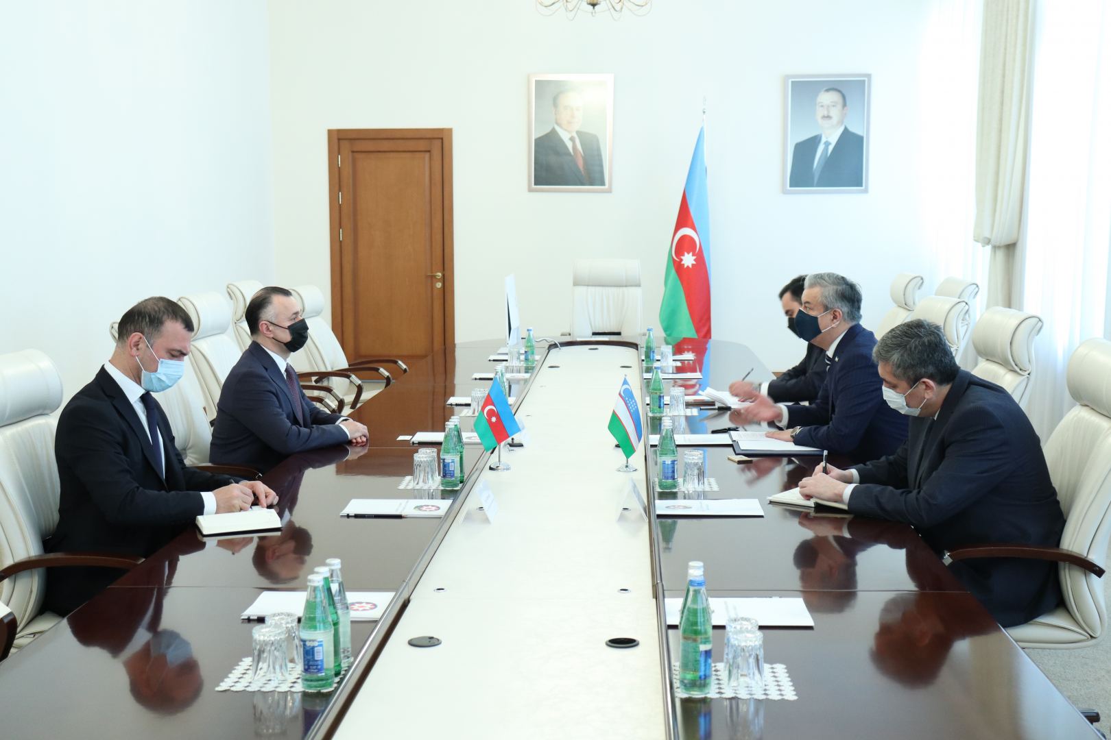 Səhiyyə naziri Özbəkistan səfiri ilə görüşdü