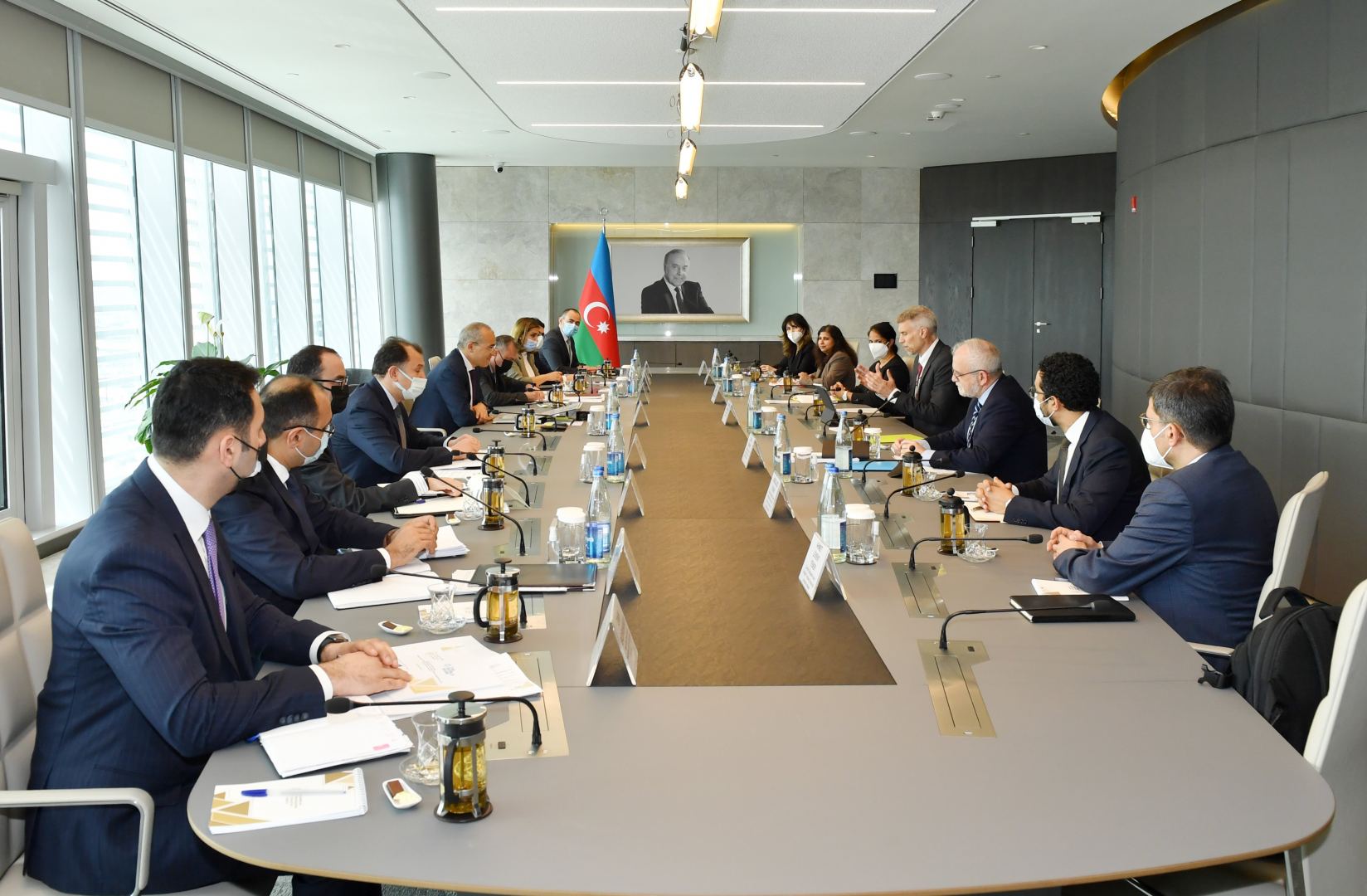 İqtisadiyyat naziri Dünya Bankının regional direktoru ilə görüşdü