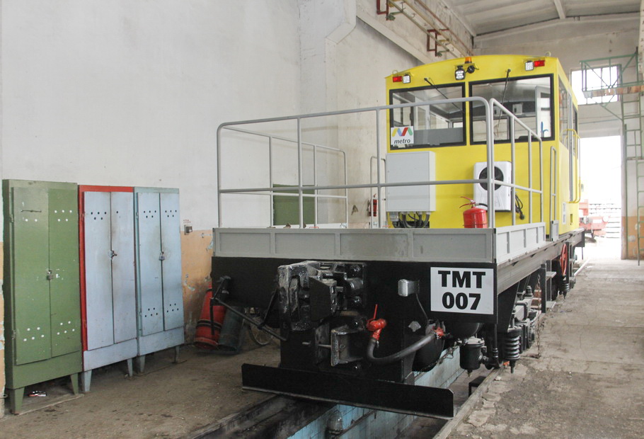 Metropoliten üç yeni təsərrüfat qatarı aldı