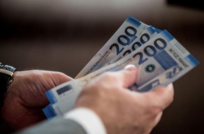 Bakılıların orta aylıq maaşı min manata ÇATIR