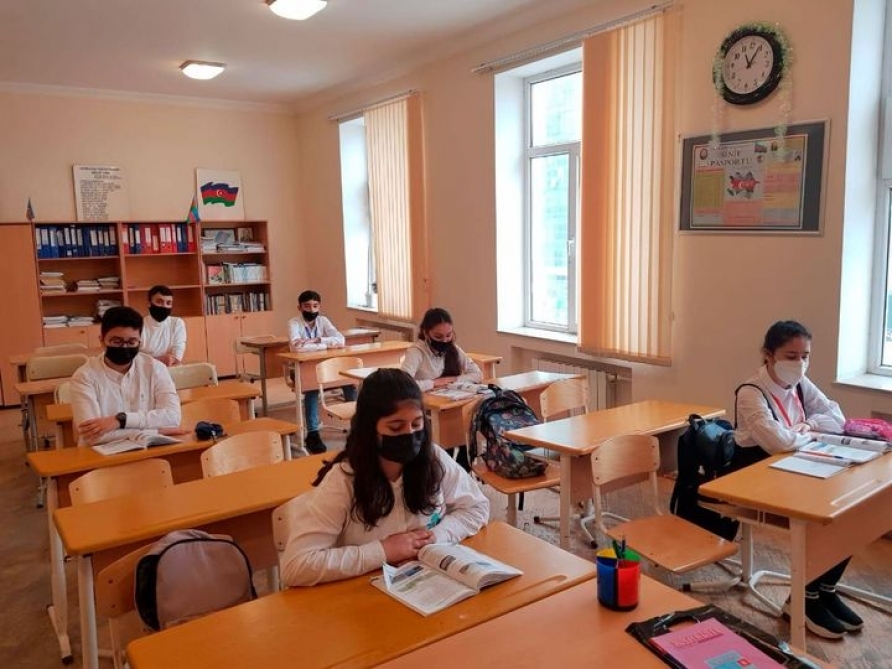Şagirdlərin elektron yerdəyişməsi davam edir